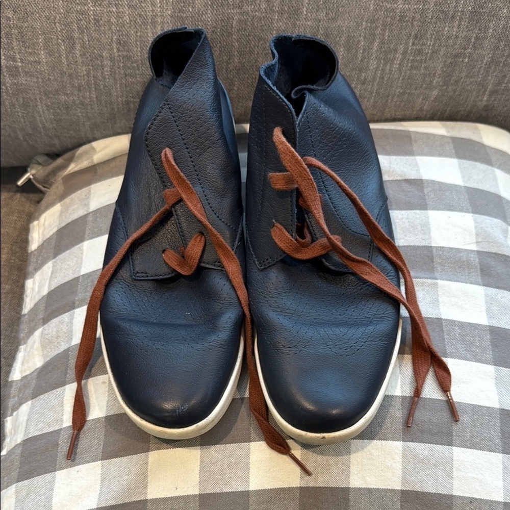 Nike Navy Leather Chukka Boots with Brown Laces